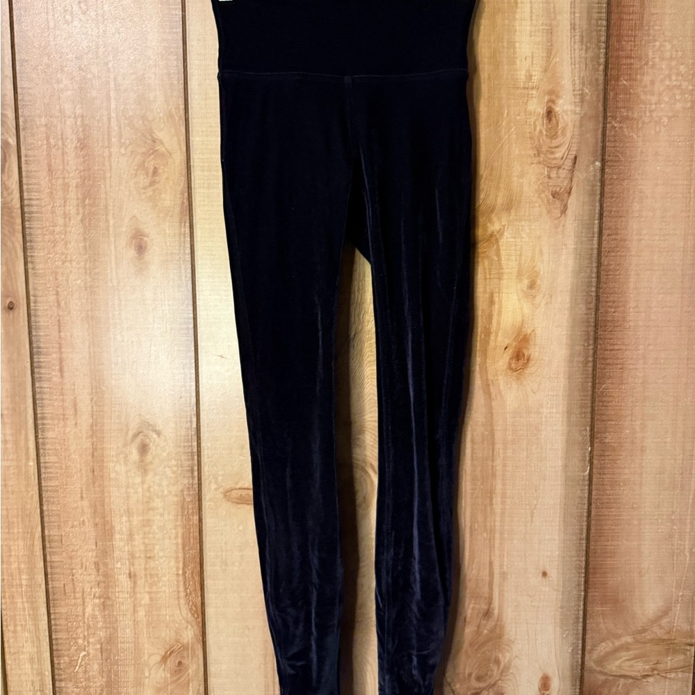 Lululemon Wunder Lounge High-Rise
Tight 28" *Velvet - Black $118 Retail - Picture 4 of 12